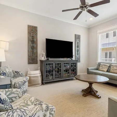 Stylish Townhome With Shared Pool And Golf Cart
